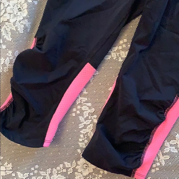 UNDER ARMOUR PINK MESH YOGA ATHLETIC PANTS SMALL - Picture 5 of 9
